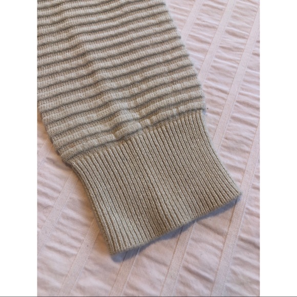 Forever 21 Cream Sweater - Picture 4 of 14